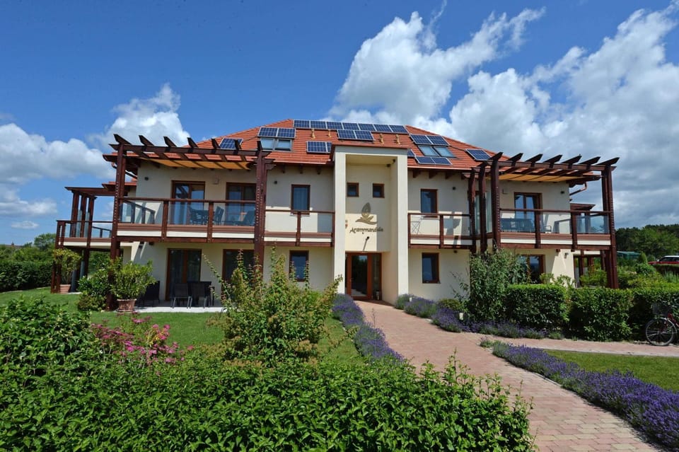 Property building, Facade/entrance, Garden