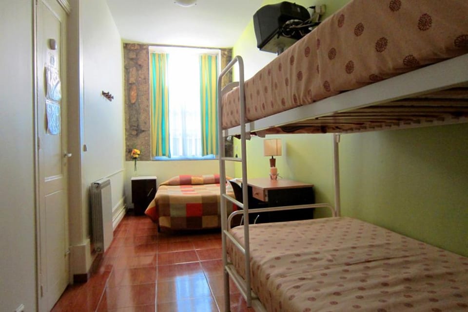 Duas Nações Guest House Bed and Breakfast in Porto