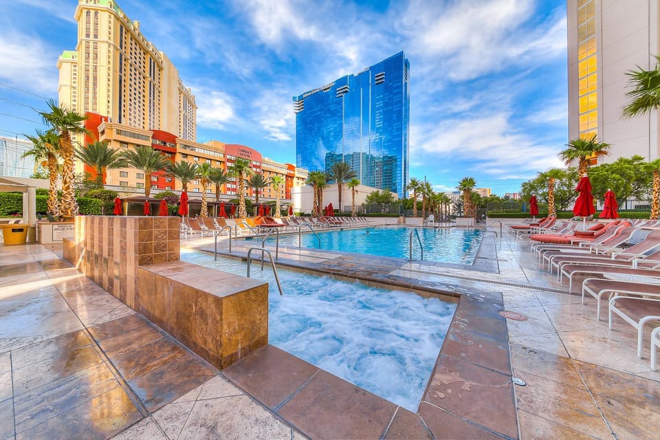 Hot Tub, Swimming pool
