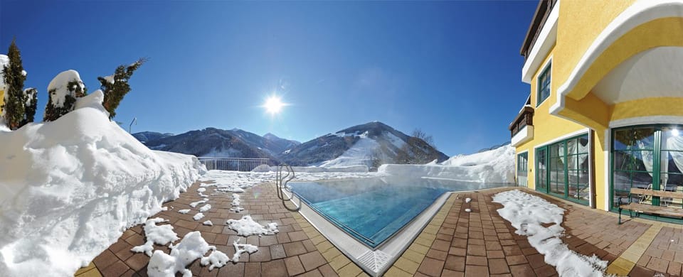 Winter, Swimming pool