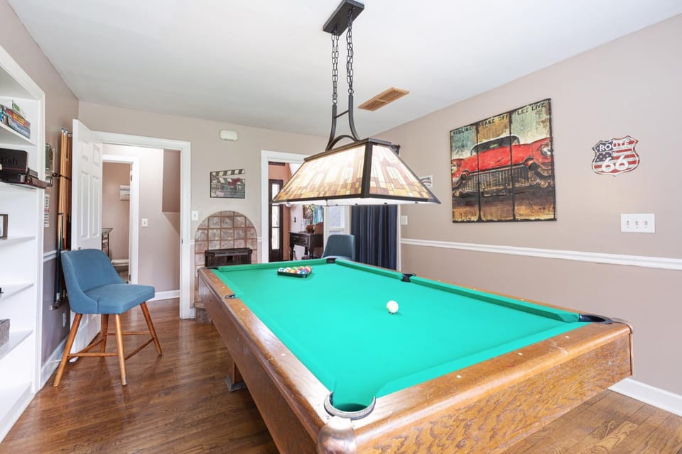 Billiard, Game Room