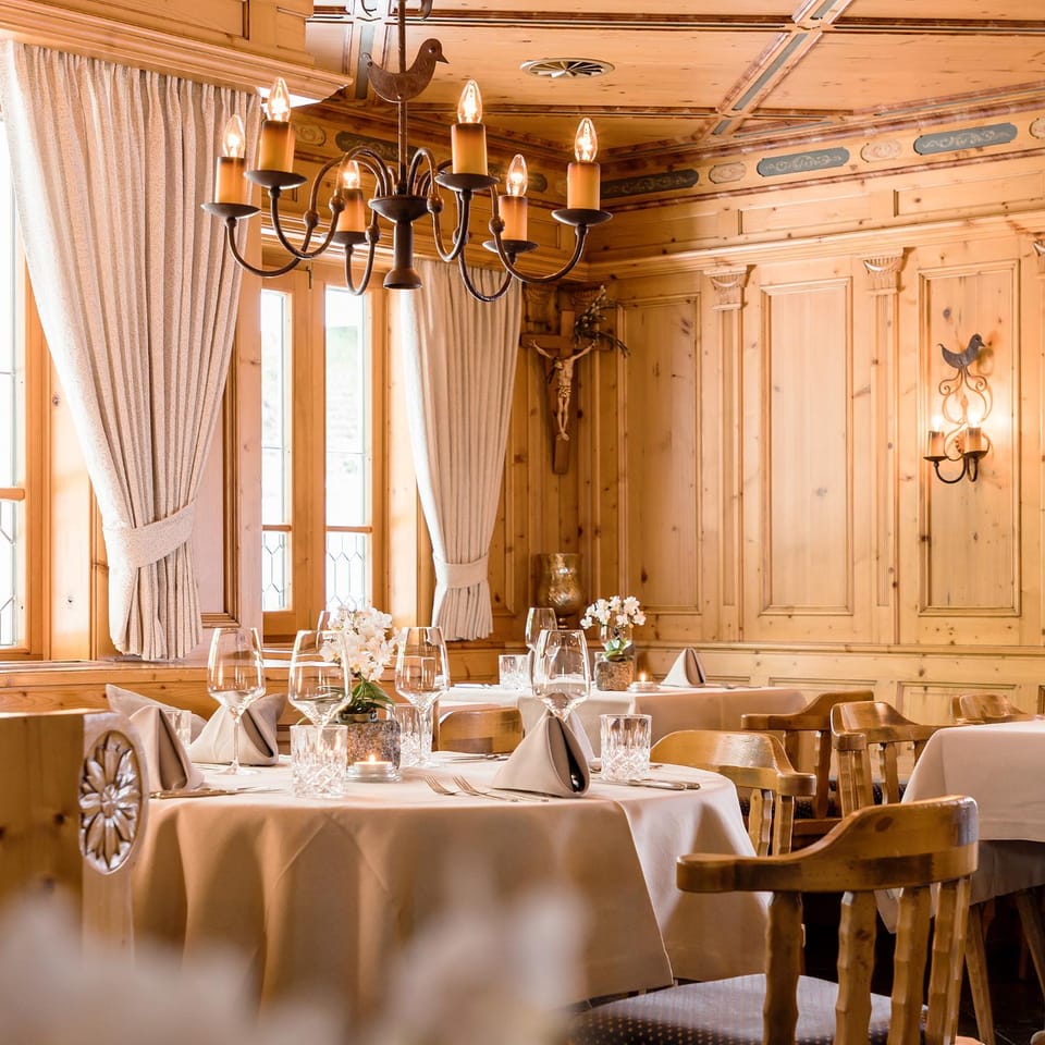 Staff, Restaurant/places to eat, Restaurant/places to eat, People, BBQ facilities, Banquet/Function facilities, Mountain view, Family