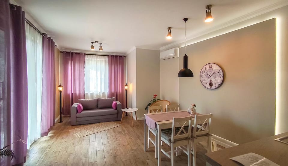 Communal lounge/ TV room, Dining area