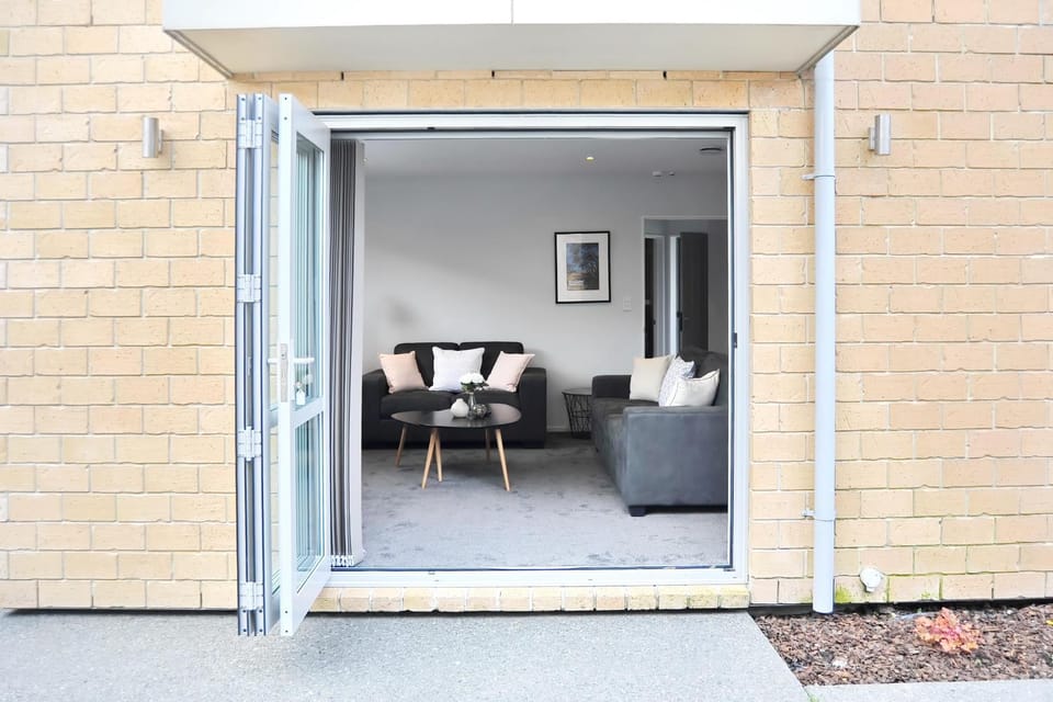 Living room, Inner courtyard view