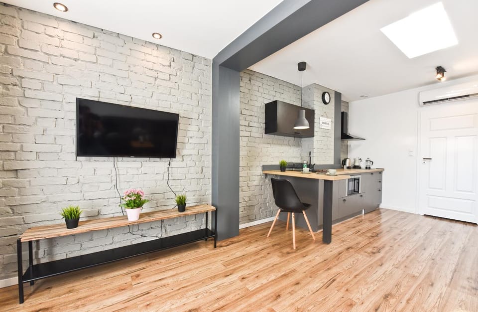 TV and multimedia, Kitchen or kitchenette