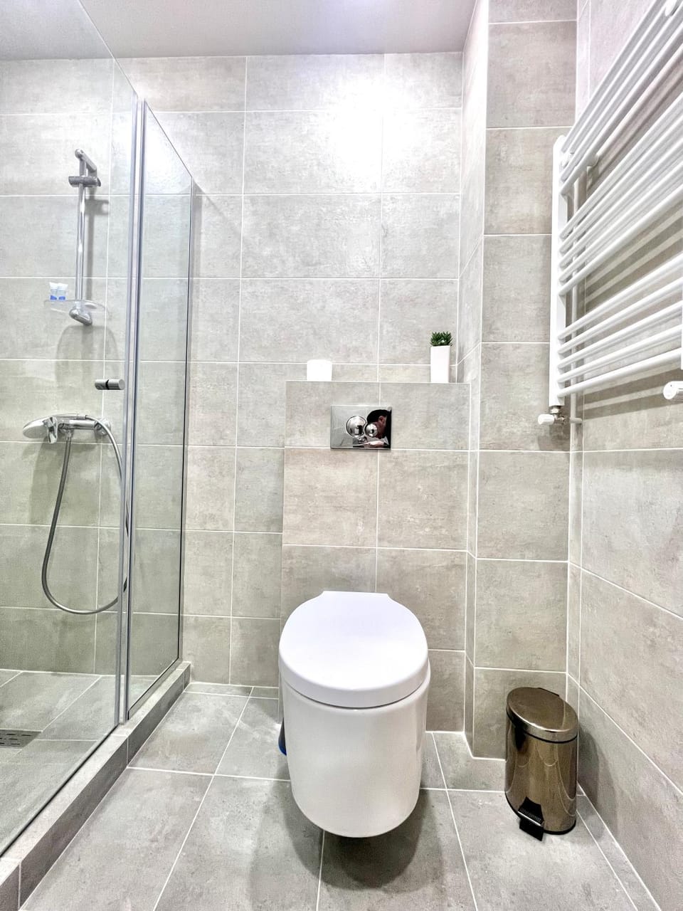 Shower, Toilet, Bathroom, towels