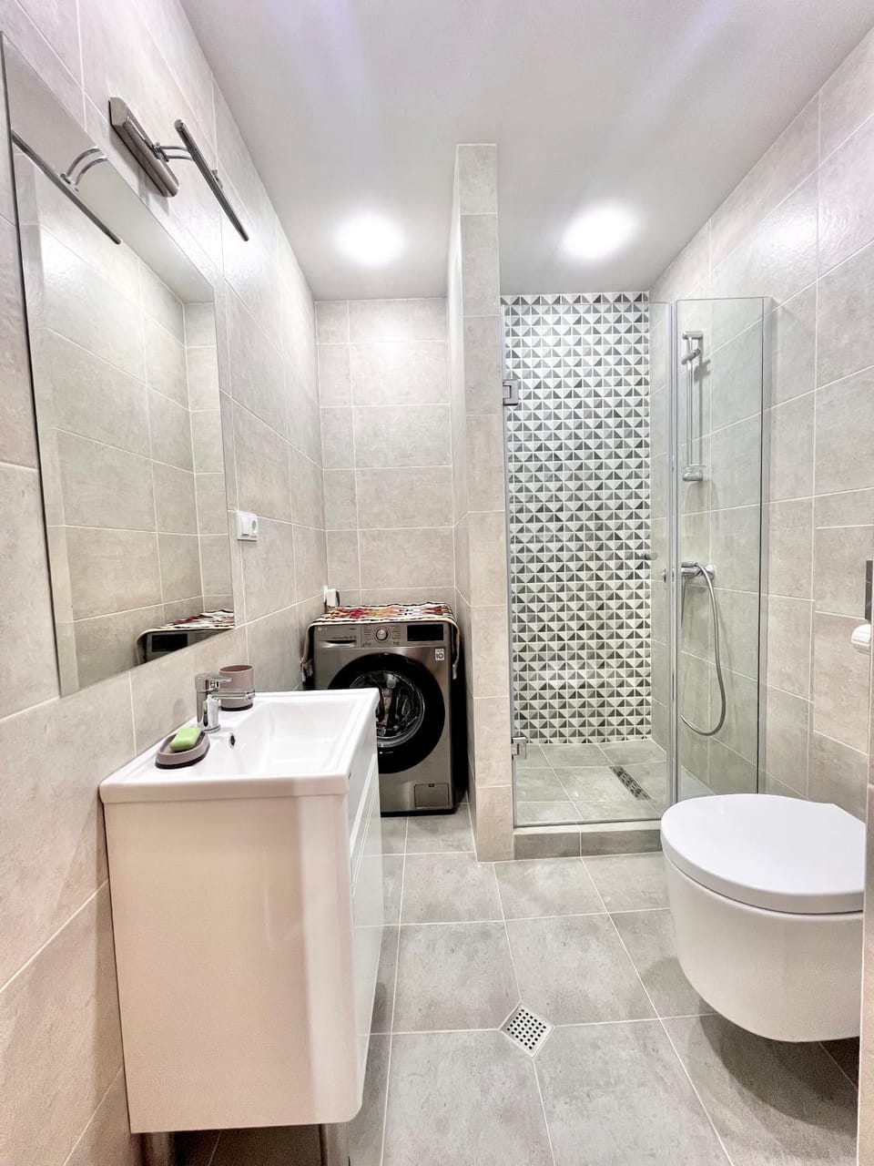 Shower, Toilet, Bathroom, bidet, towels, washing machine, dryer