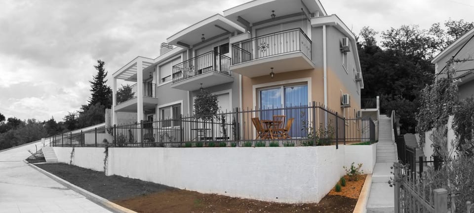 Property building, Balcony/Terrace