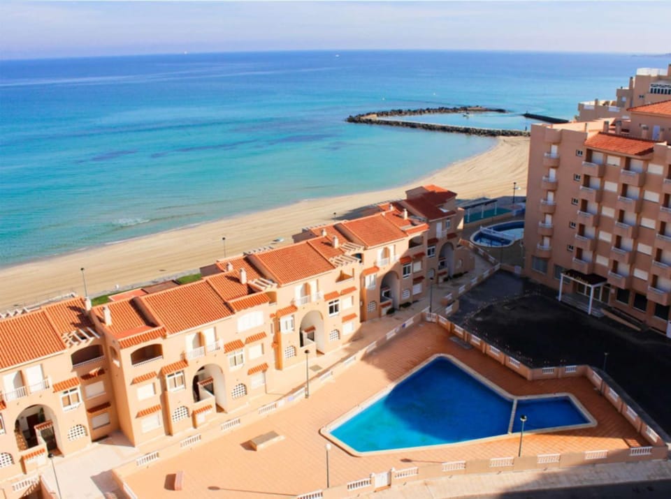 Pool view, Sea view