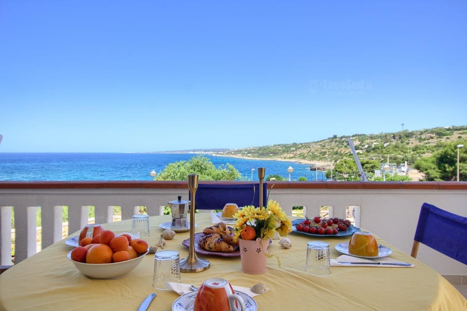 Balcony/Terrace, Dining area, Landmark view, Sea view