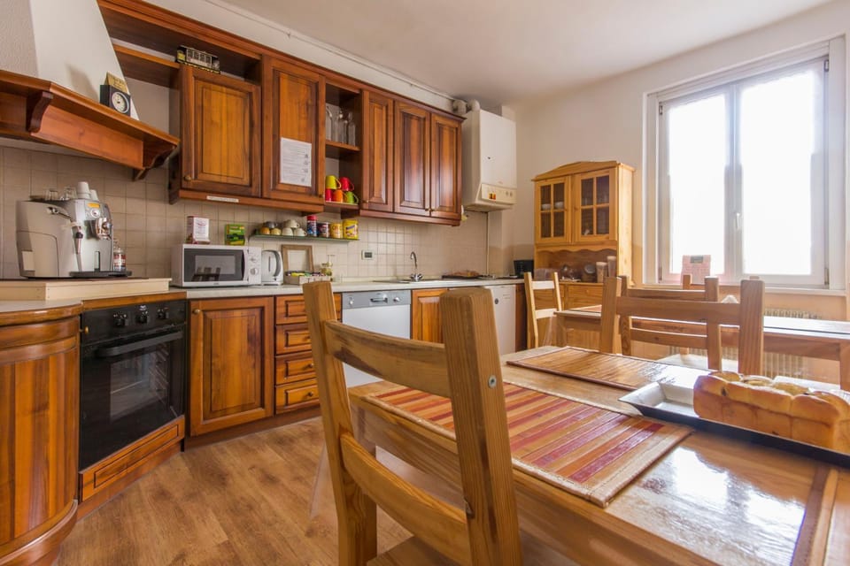 Breakfast, Internal: Not applicable to any particular room