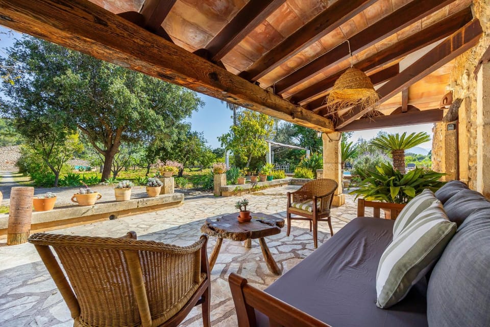 Property building, Balcony/Terrace, Living room