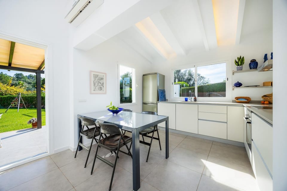 Property building, Kitchen or kitchenette, Living room