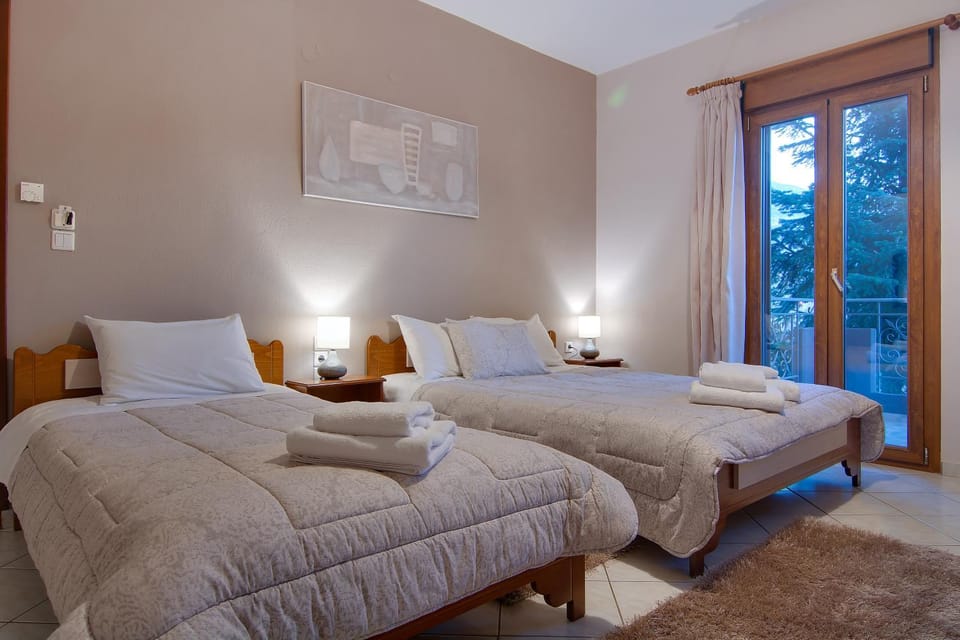 Tsironis Guesthouse Bed and Breakfast in Peloponnese, Western Greece and the Ionian
