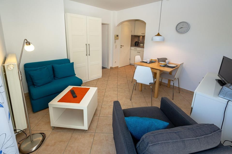 TV and multimedia, Kitchen or kitchenette, Living room, Seating area, Dining area