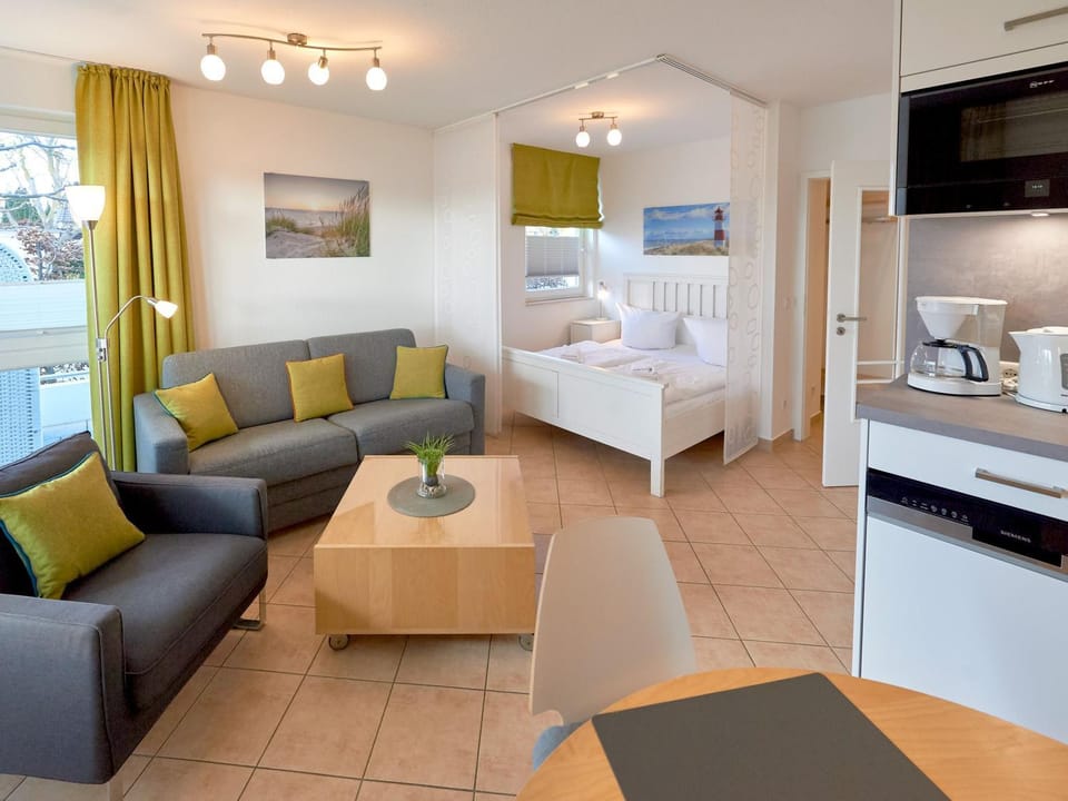 Bed, Coffee/tea facilities, Kitchen or kitchenette, Living room, Photo of the whole room, Seating area