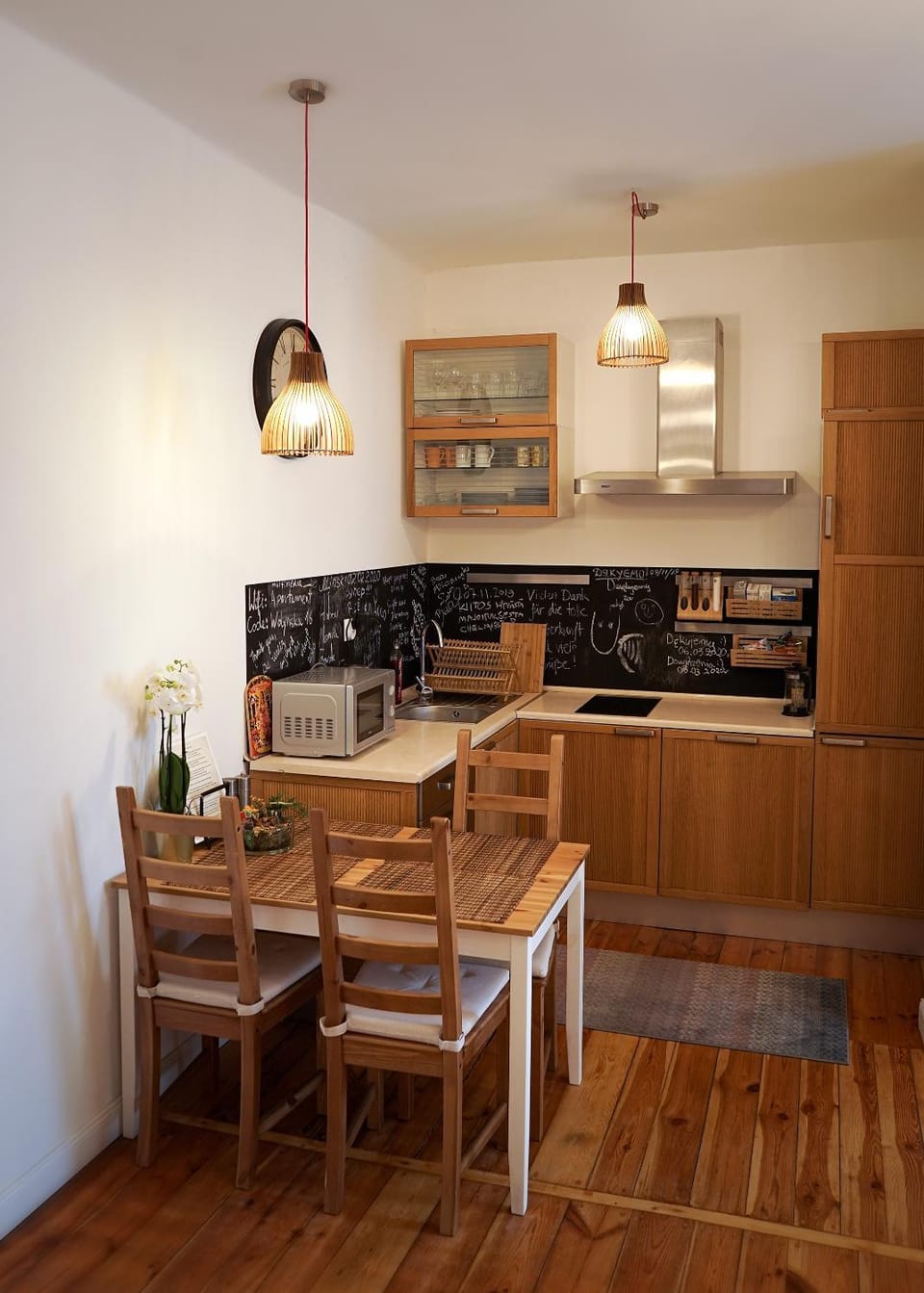 Kitchen or kitchenette, Dining area