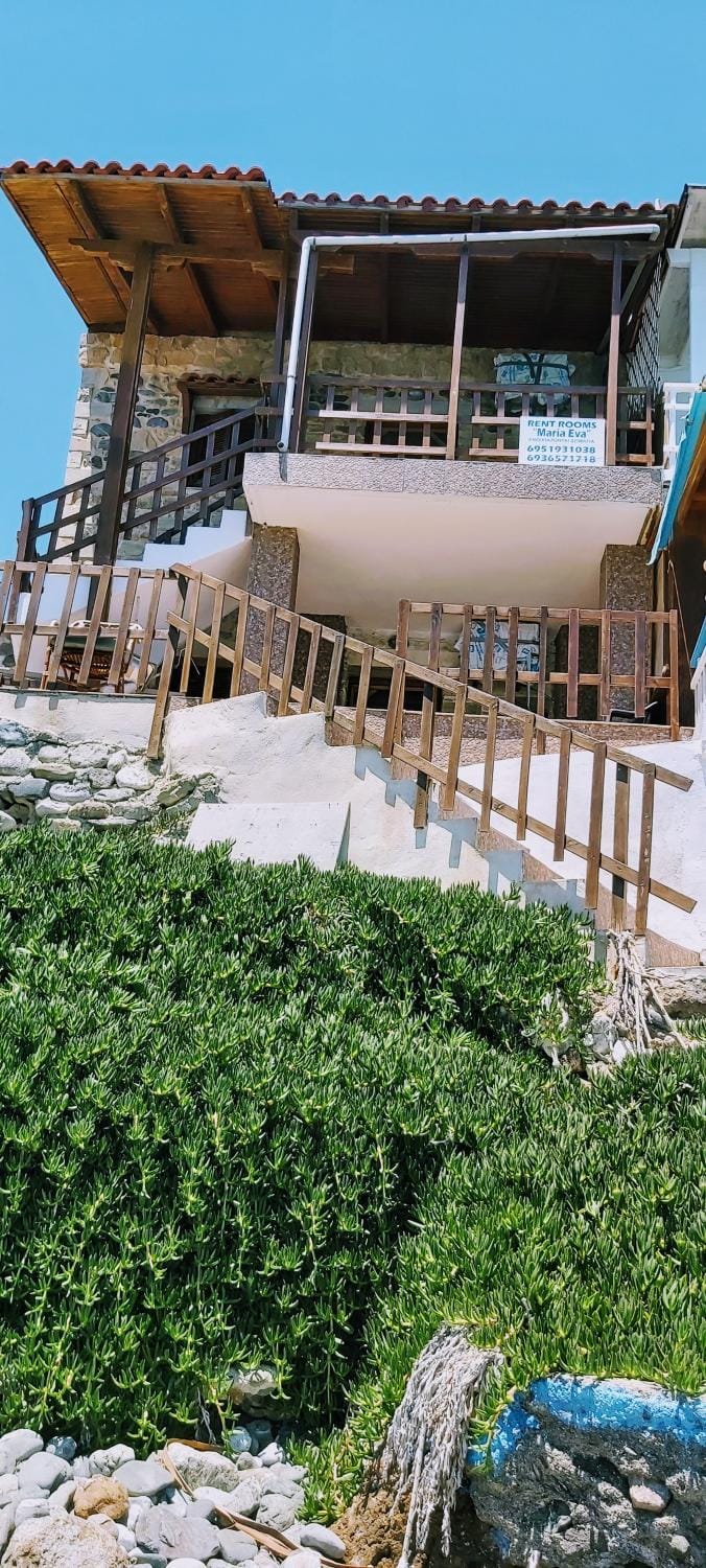 Property building, Spring, Day, Balcony/Terrace
