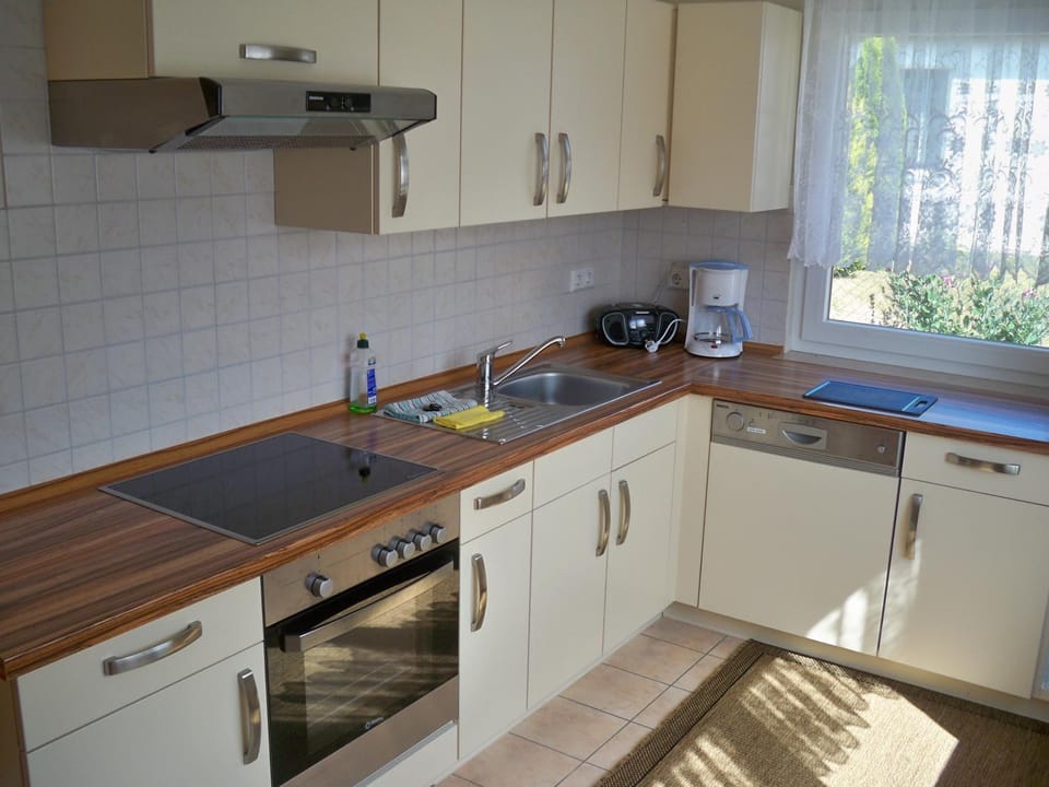 Kitchen or kitchenette, Food, pet friendly, stove