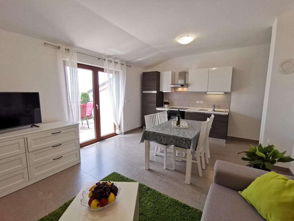 Kitchen or kitchenette, Living room, Dining area