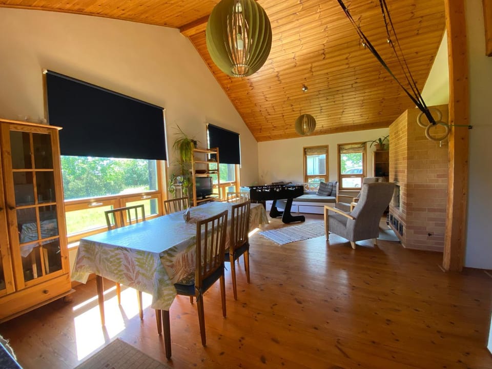 TV and multimedia, Living room, Seating area, Dining area, Entertainment