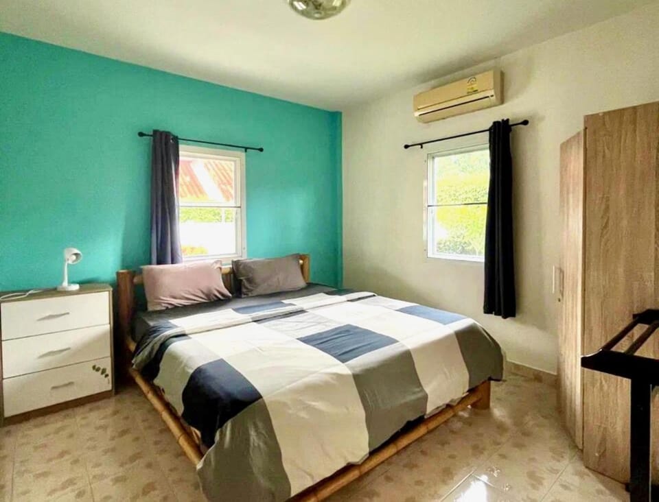 Bed, Bedroom, wardrobe, air conditioner