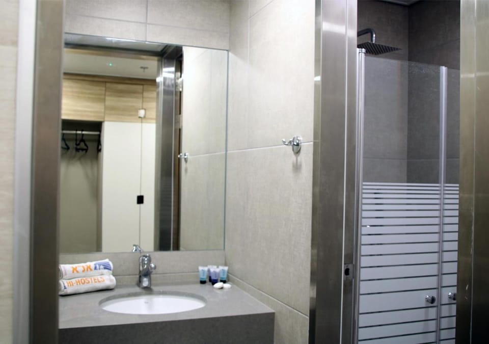 Shower, Bedroom