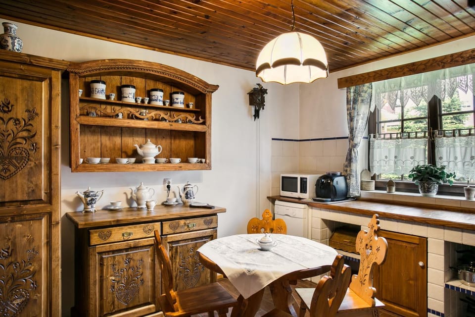 Coffee/tea facilities, View (from property/room), View (from property/room), Kitchen or kitchenette, Other, Other, Other, Decorative detail, Decorative detail, Dining area, Communal kitchen, microwave, stove, stove, kitchen, kitchen