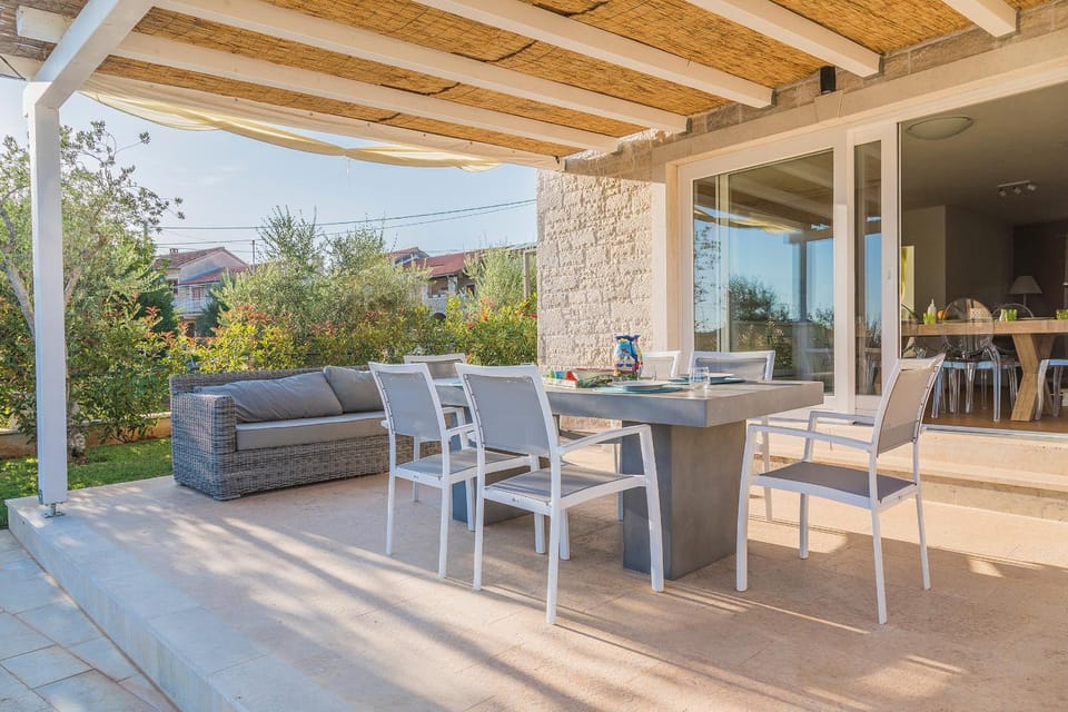 Patio, Lounge or bar, Seating area, Dining area