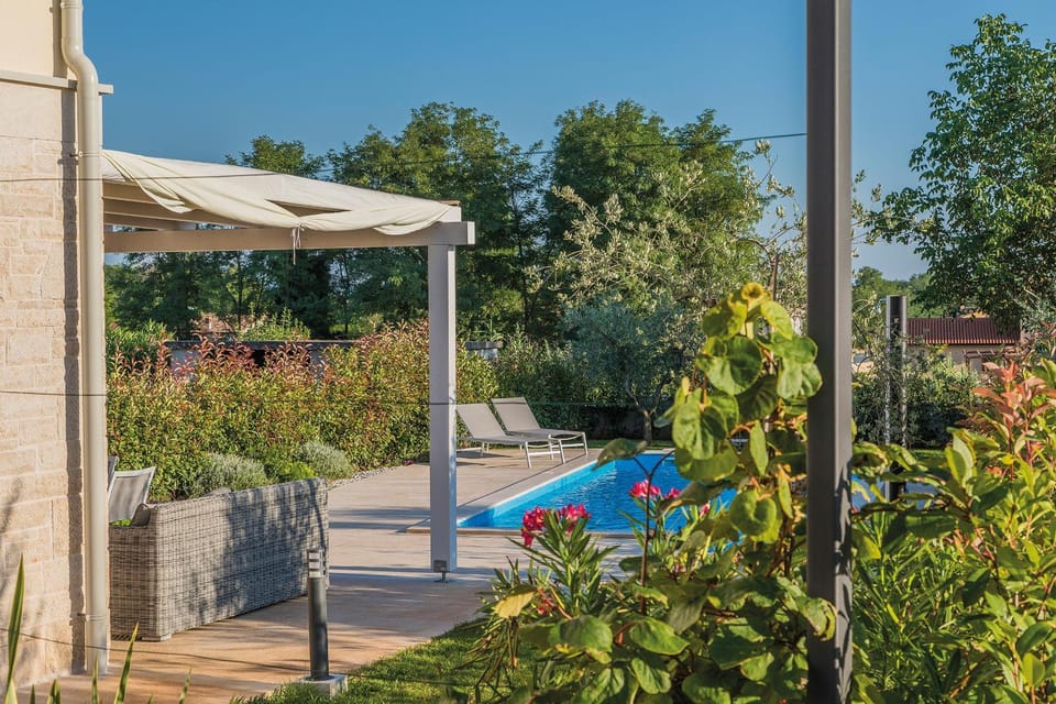 Property building, Pool view