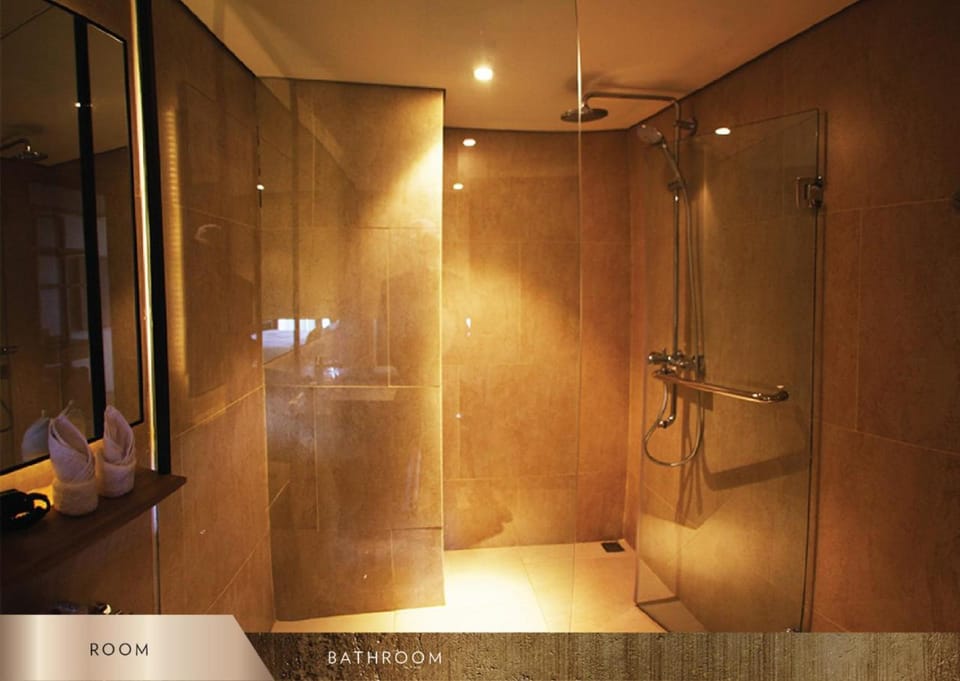 Shower, Toilet, Hot Tub, Bathroom, Photo of the whole room