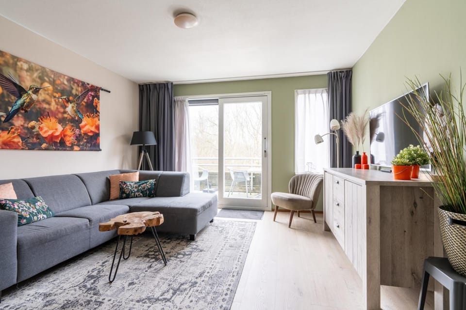 Living room, Photo of the whole room, Seating area
