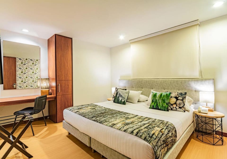 Bed, Other, Other, Photo of the whole room, Decorative detail, Decorative detail, Bedroom