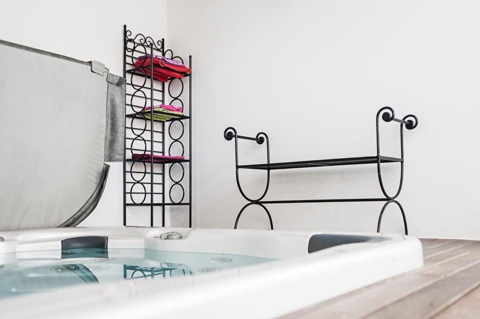 Bathroom, Living room