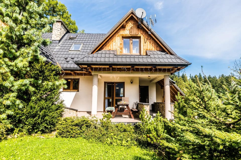 Property building, Spring, Day, Garden