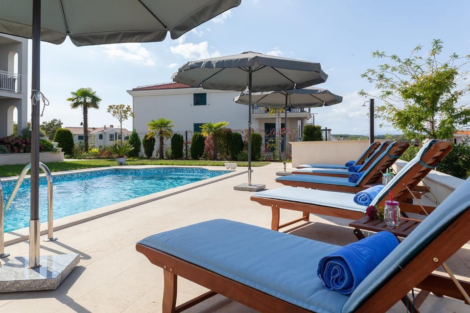 Swimming pool, Swimming pool