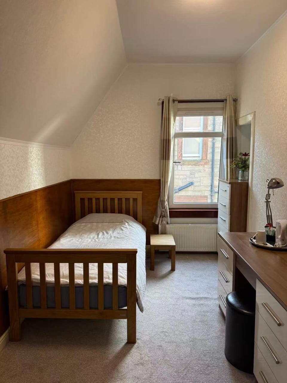 Hillhouse Bed and Breakfast in Edinburgh