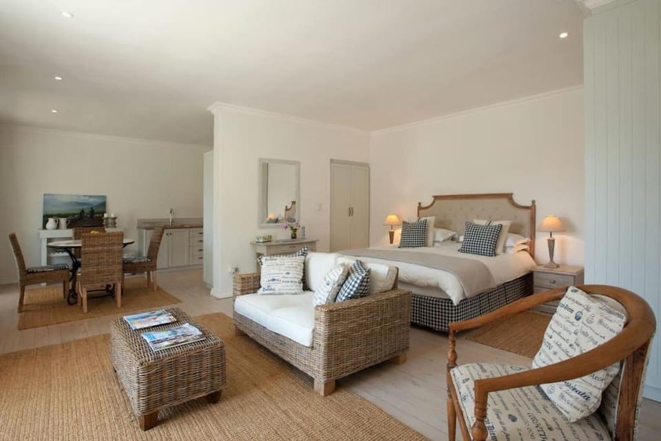 Bedroom, bunk bed
