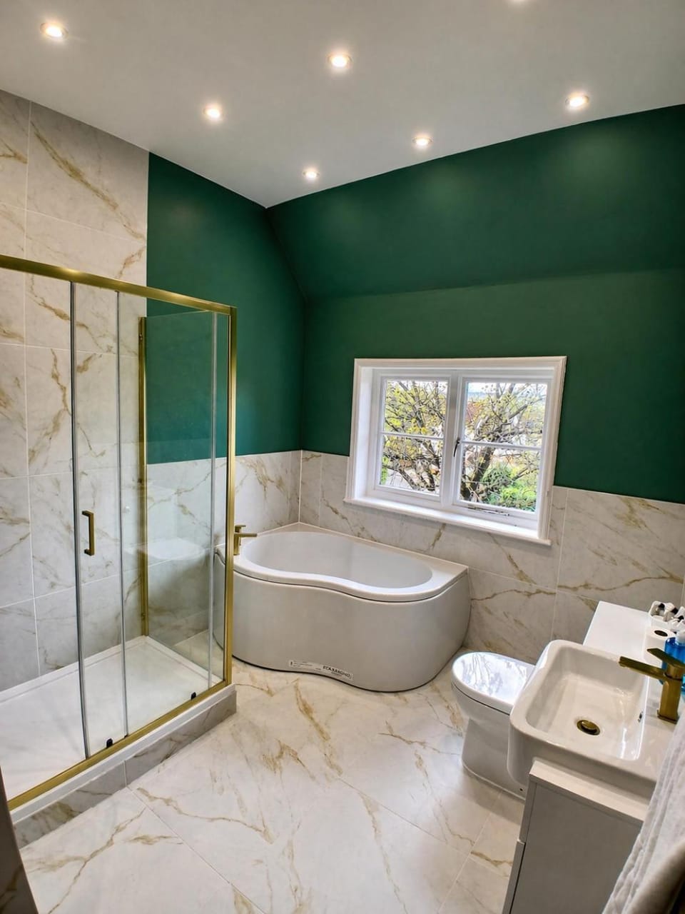 Shower, Toilet, Bathroom, Bath, towels