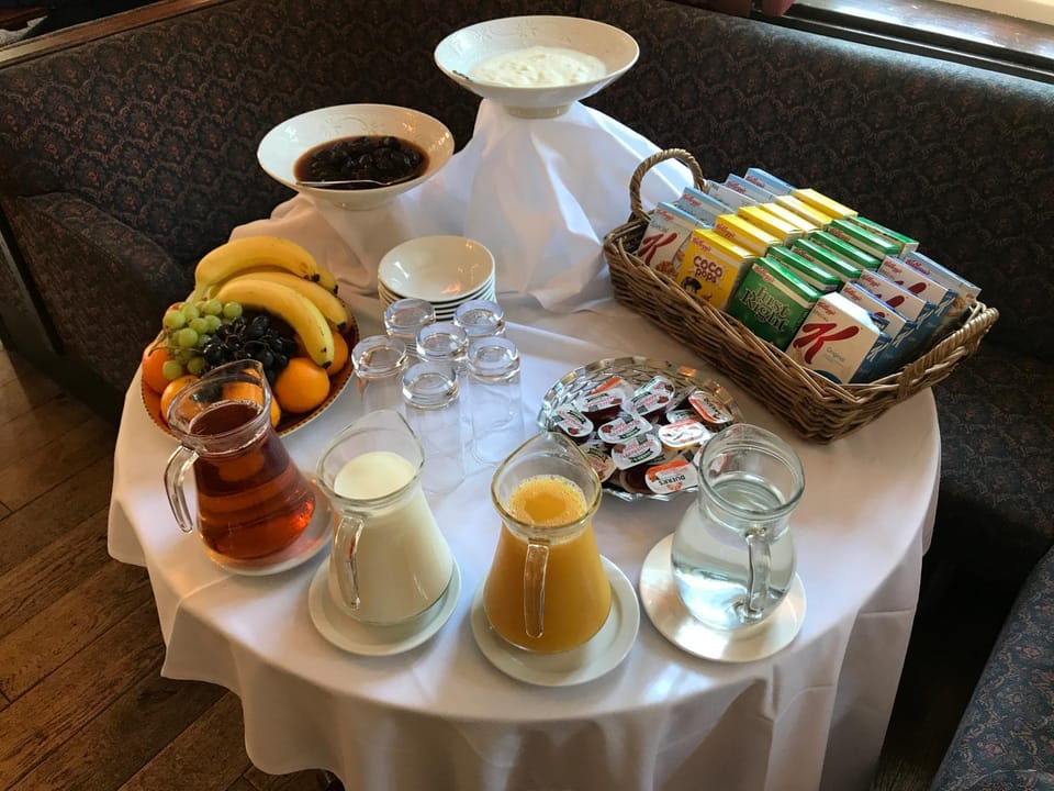 Breakfast, Continental breakfast