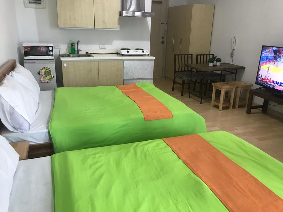 TV and multimedia, Kitchen or kitchenette, Dining area, Bedroom