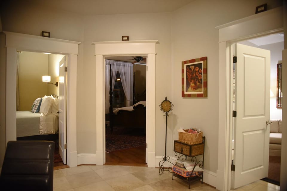 Coffee/tea facilities, Communal kitchen, Internal: Not applicable to any particular room