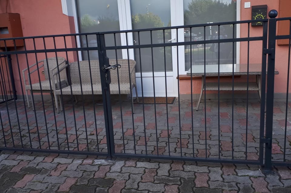 Property building, Facade/entrance, Balcony/Terrace