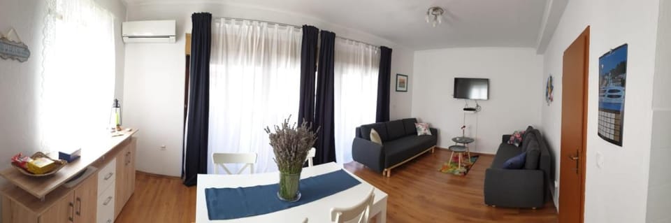 Central, spacious, great view Apartment in Hvar
