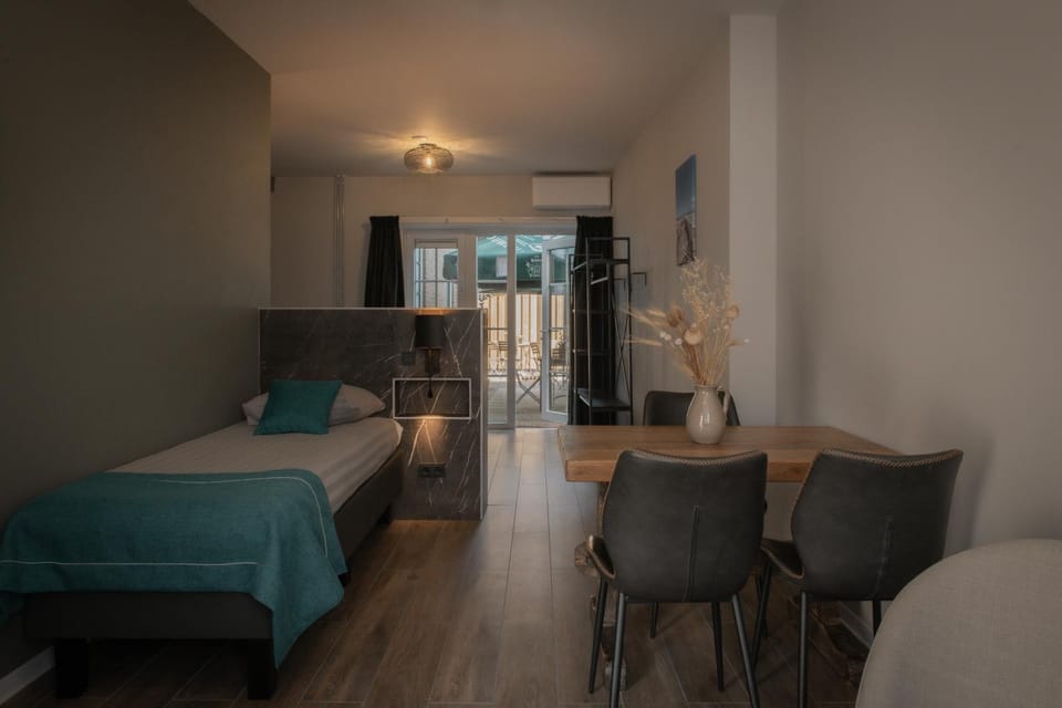 Seating area, Bedroom