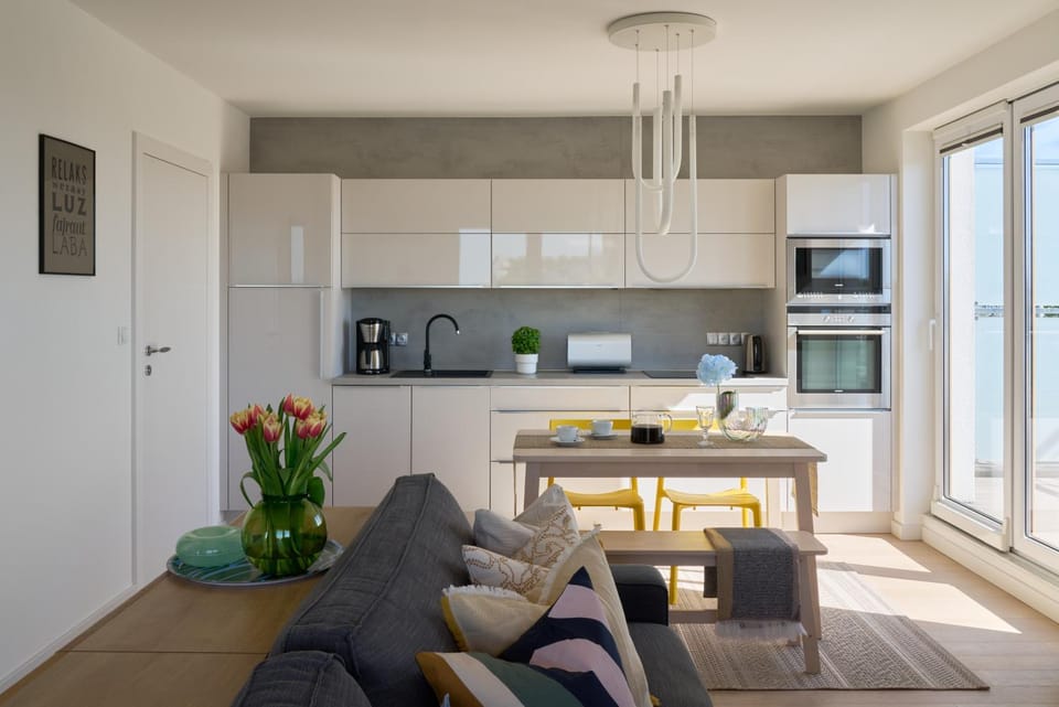 Kitchen or kitchenette, Seating area