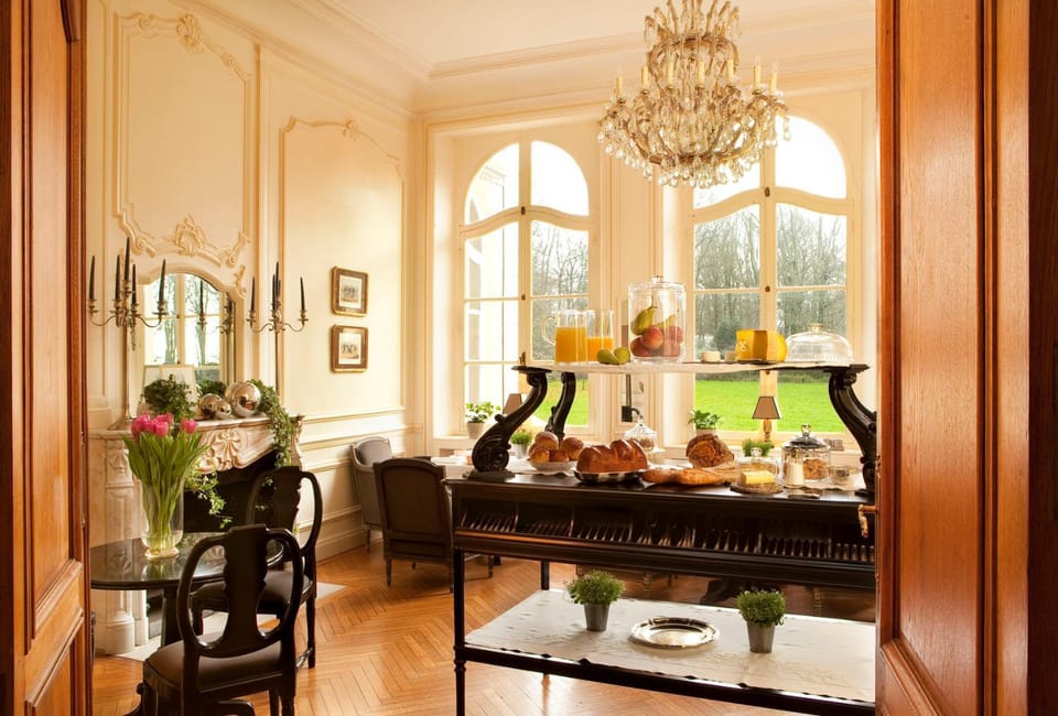 Restaurant/places to eat, Buffet breakfast