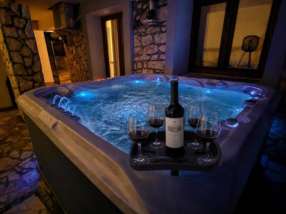 Hot Tub, Drinks