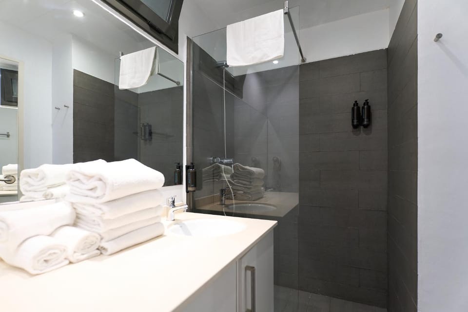 Shower, Bathroom, towels