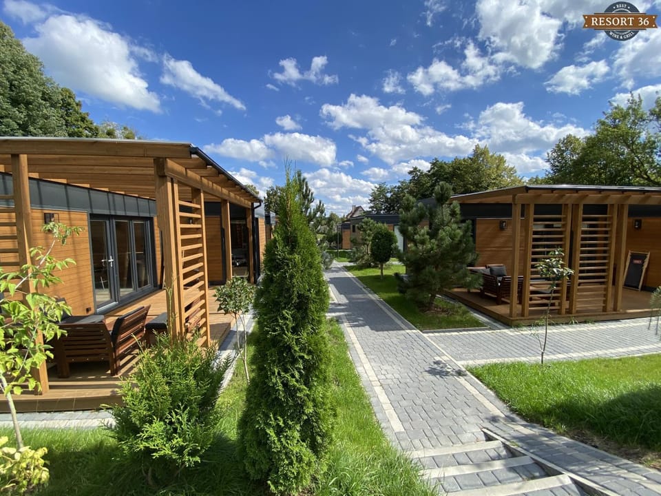 Property building, Summer, Garden, Garden, Balcony/Terrace, Balcony/Terrace, Photo of the whole room, Garden view